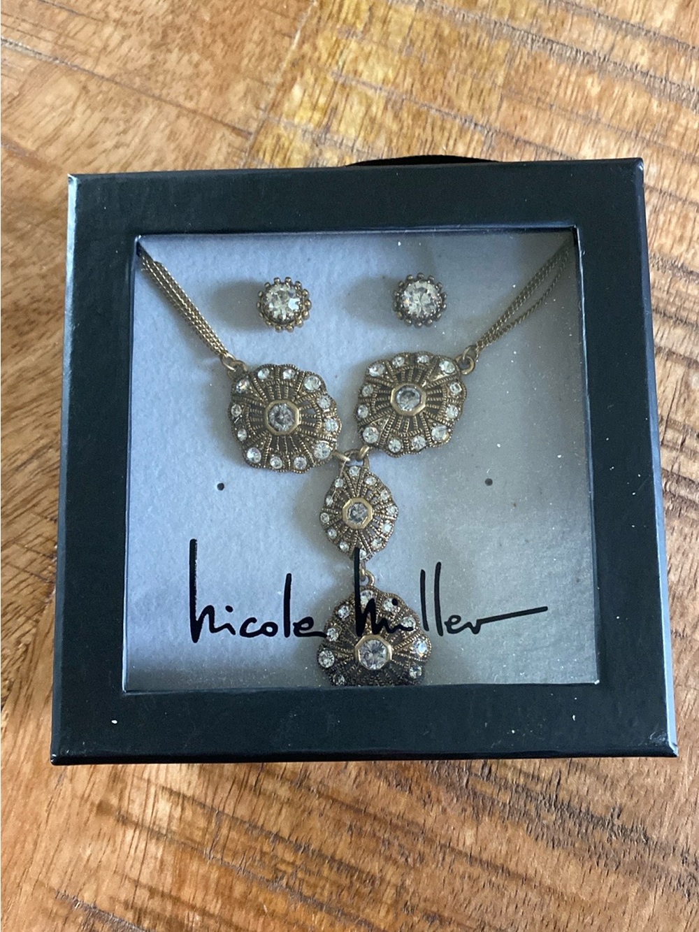 NWT Nicole Miller Necklace and Earring Set